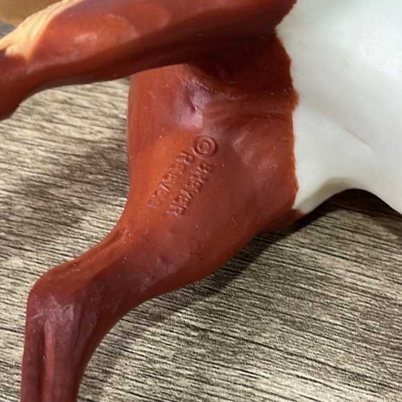 Breyer Reeves Chestnut Pinto Horse Blonde Mane with Silver Logo - Picture 6 of 7